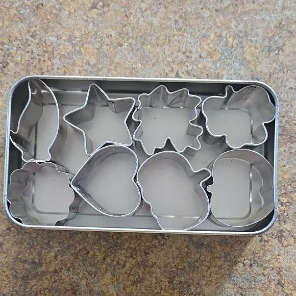 The Pampered Chef Silver Storage Tin - Picture 2 of 2
